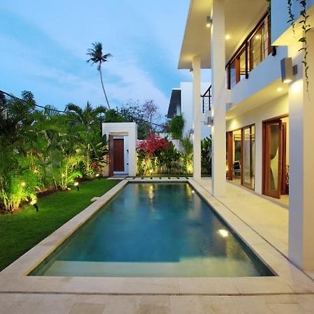 Moonlight Villa Bali นูซาดูอา ภายนอก รูปภาพ